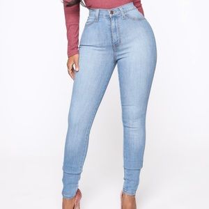 Classic high waisted Jeans - light blue wash